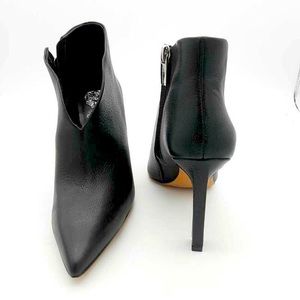 NWT Vince Camuto Sestrind Bootie Size 8